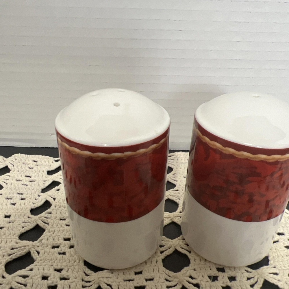 Hallmark Home Collection by Sakura Holiday Abundance Salt & Pepper Set - Picture 3 of 3